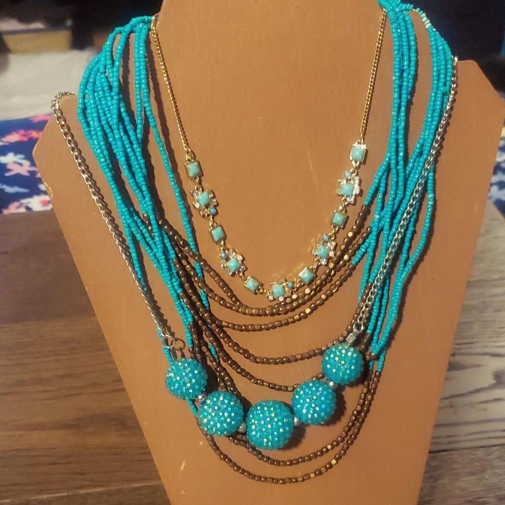 Necklace Lot - Picture 3 of 3